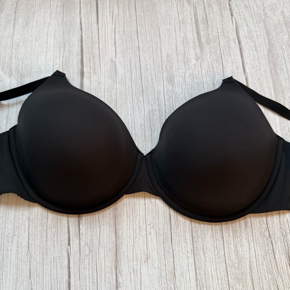SKIMS Black Molded Cup Bra